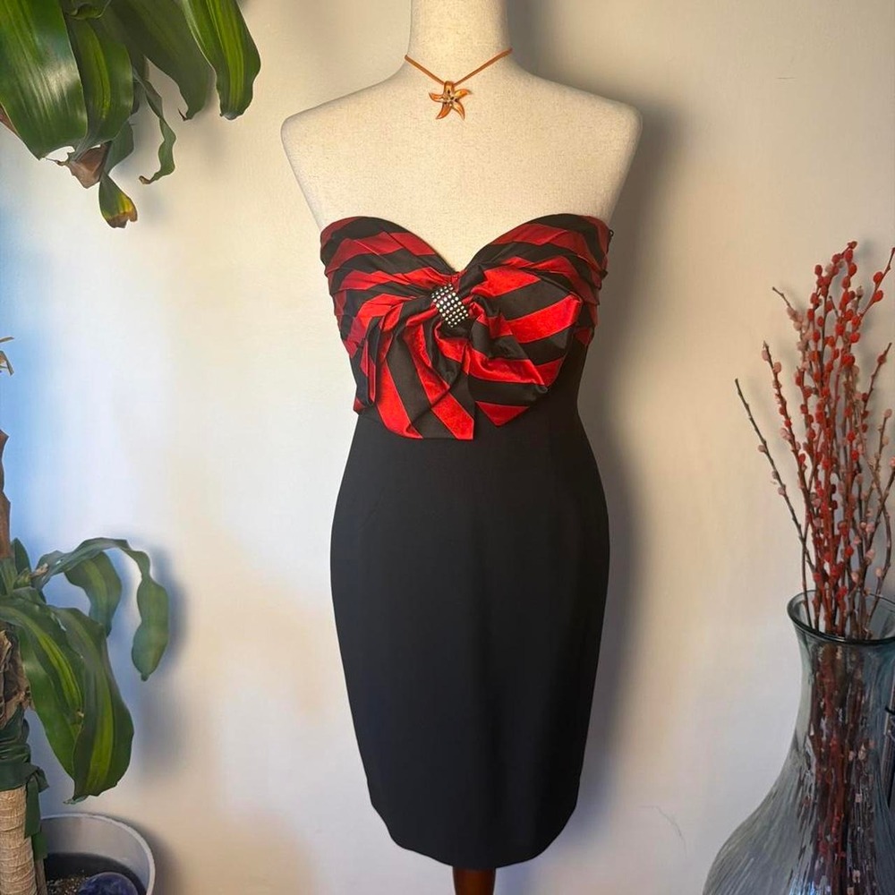 AJ Bari Petites Vintage 90s Strapless Bow Cocktail Dress Red Black Striped 4